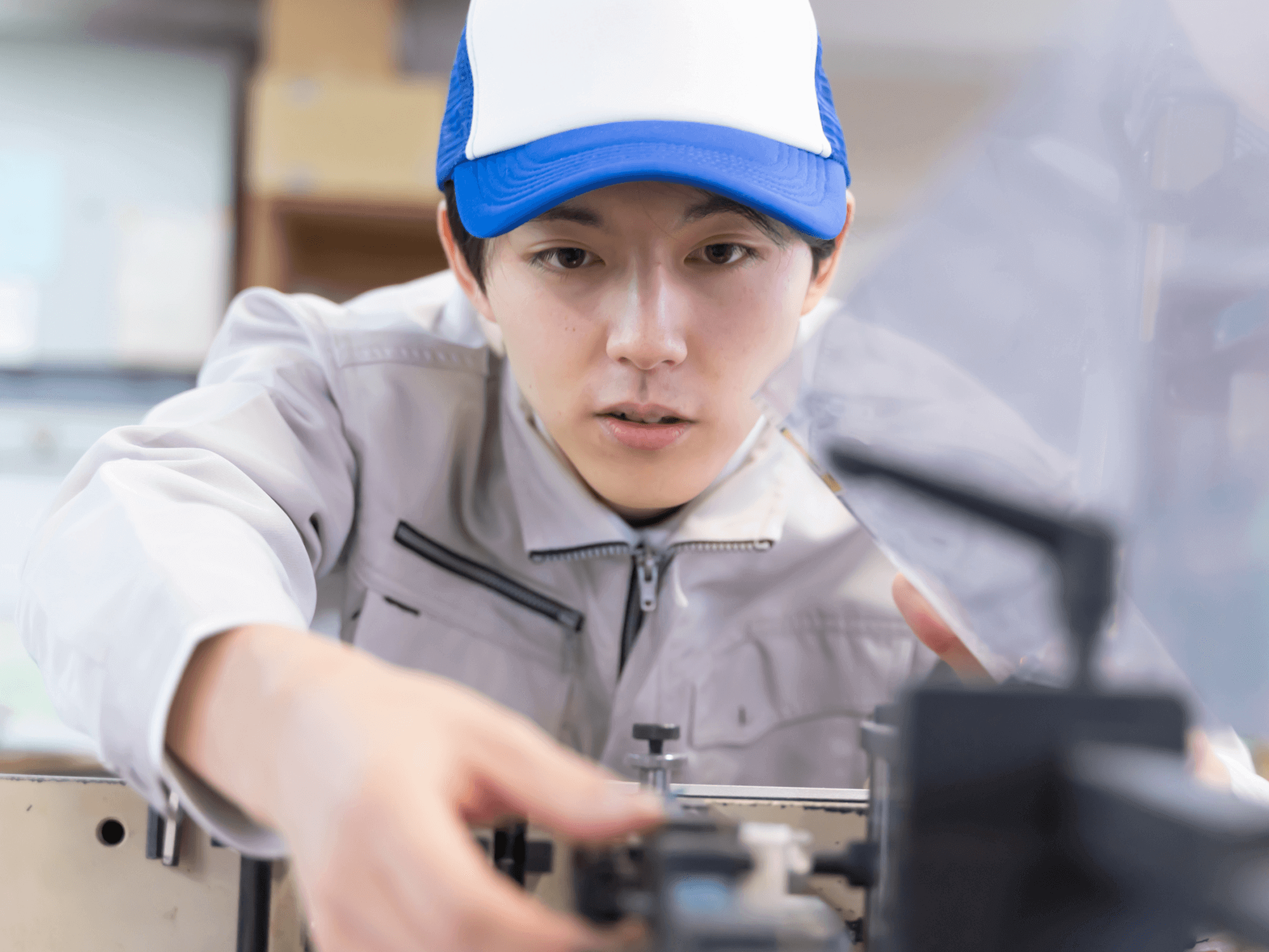 製造業で働く人